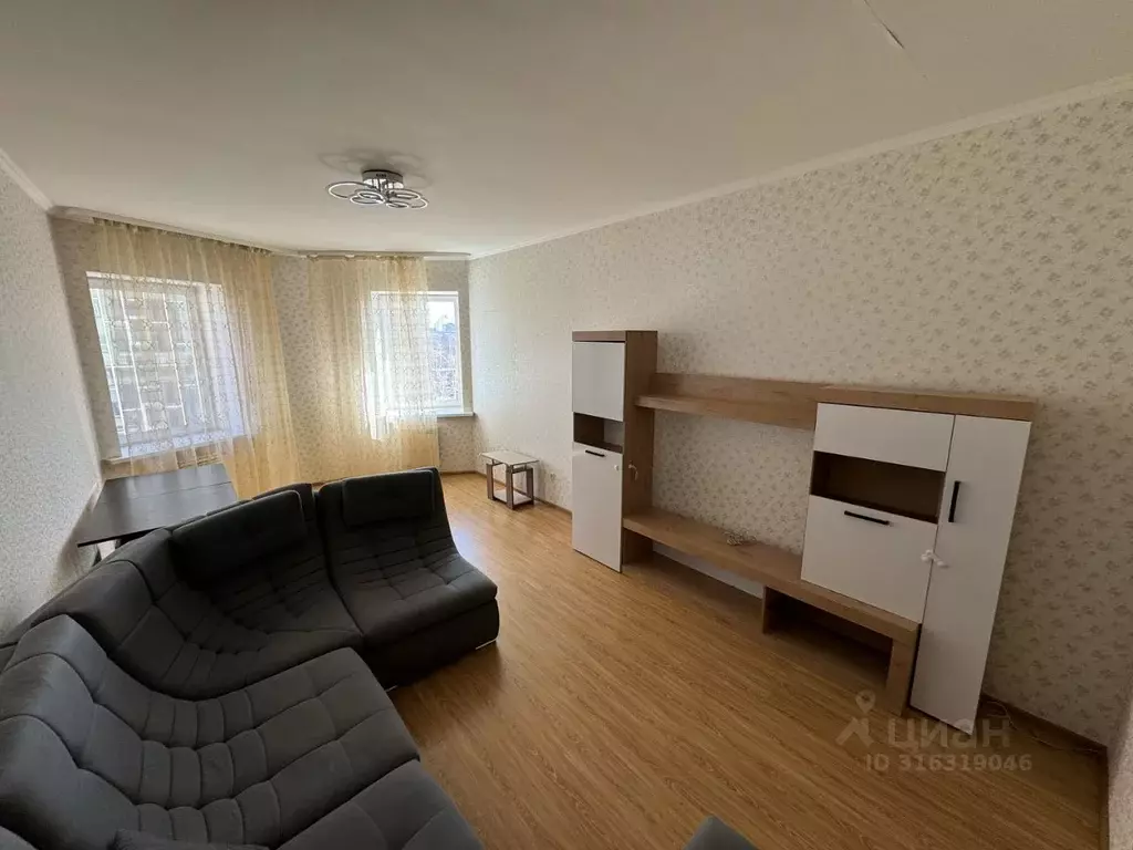 2-к кв. Новосибирская область, Новосибирск ул. Кирова, 27с2 (78.0 м) - Фото 0