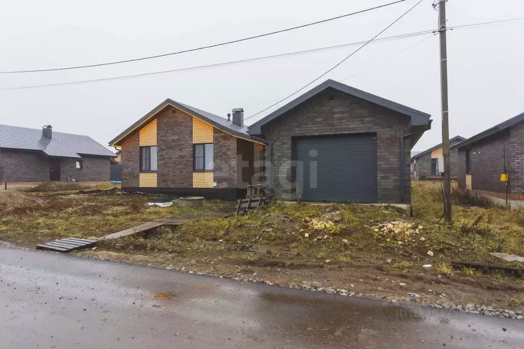 Дом в Башкортостан, Уфимский район, Русско-Юрмашский сельсовет, с. ... - Фото 1