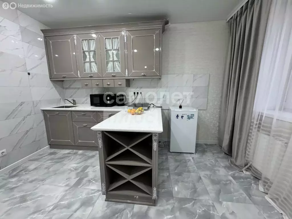 1-комнатная квартира: Новочебоксарск, улица Воинов-Интернационалистов, ... - Фото 2