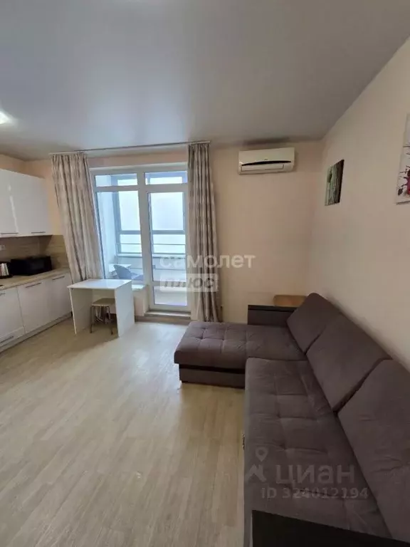 Студия Тюменская область, Тюмень ул. Владимира Бахарева, 3к1 (24.4 м) - Фото 1