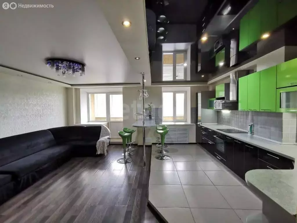 3-комнатная квартира: Киров, Солнечная улица, 12 (100 м) - Фото 1