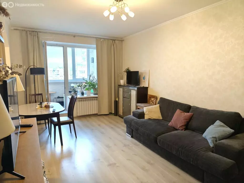 3-комнатная квартира: Санкт-Петербург, проспект Ударников, 33 (88.2 м) - Фото 1