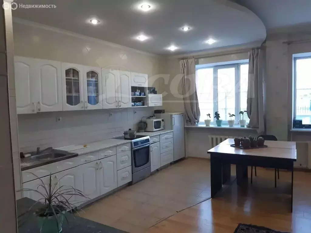 4-комнатная квартира: Тюмень, Холодильная улица, 85/1 (180.6 м) - Фото 1