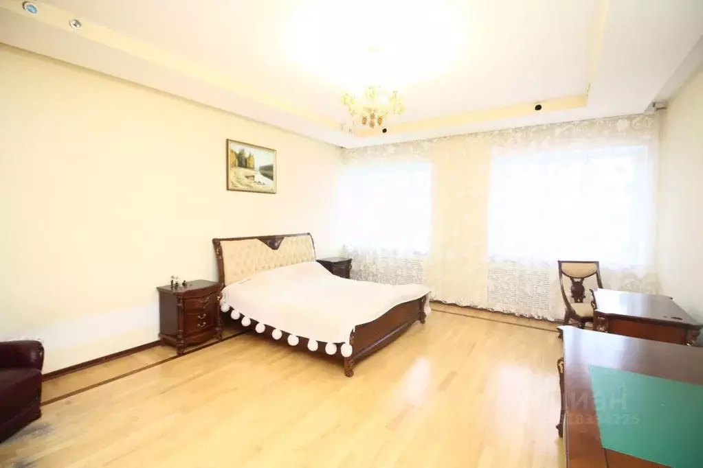 3-к кв. Тюменская область, Тюмень Холодильная ул., 85к1 (189.0 м) - Фото 0