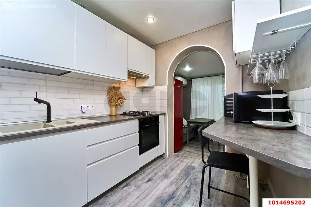 3-комнатная квартира: Краснодар, улица имени Калинина, 13к44 (80 м) - Фото 1