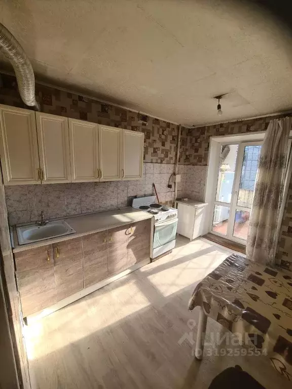 2-к кв. Хакасия, Абакан Торговая ул., 2/2 (50.0 м) - Фото 0
