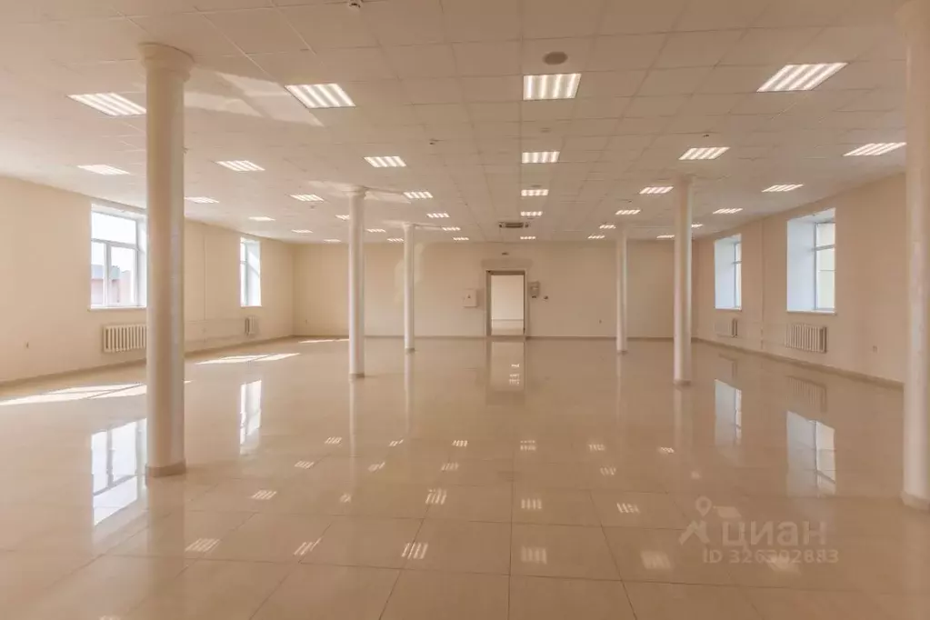 Помещение свободного назначения в Алтайский край, Барнаул просп. ... - Фото 1