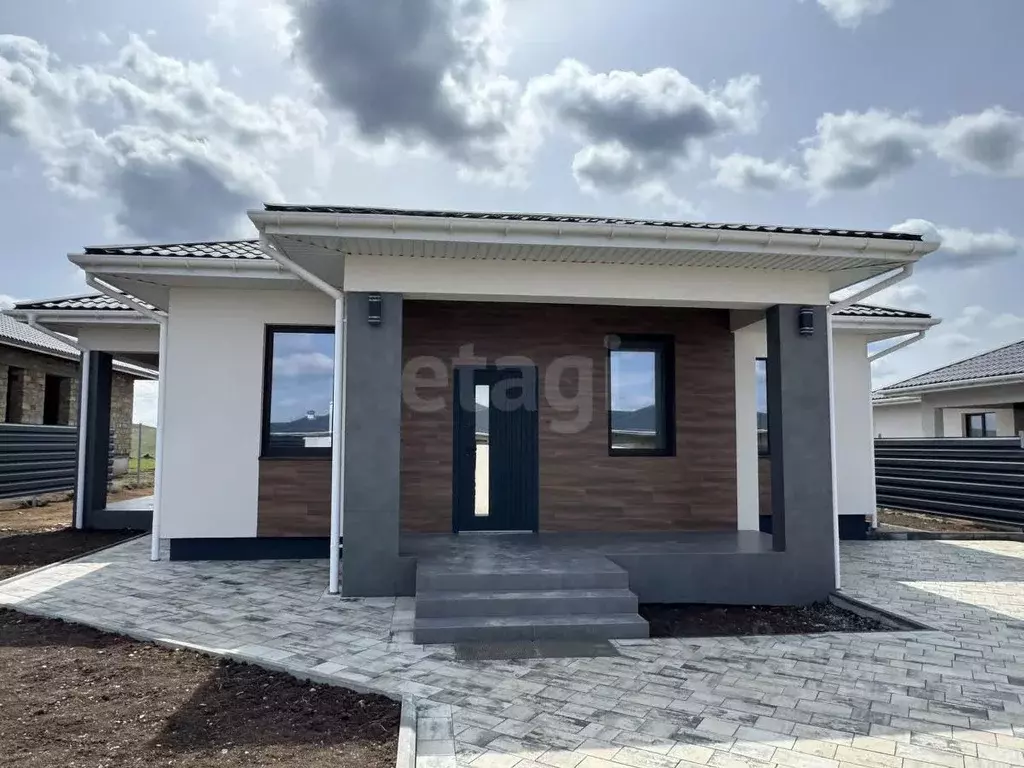 Дом в Крым, Симферопольский район, Мирновское с/пос, с. Белоглинка  ... - Фото 1