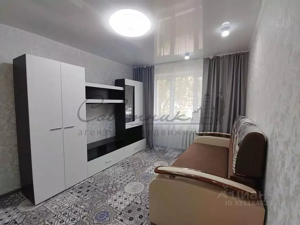 2-к кв. Белгородская область, Старый Оскол Интернациональный мкр, 10 ... - Фото 0