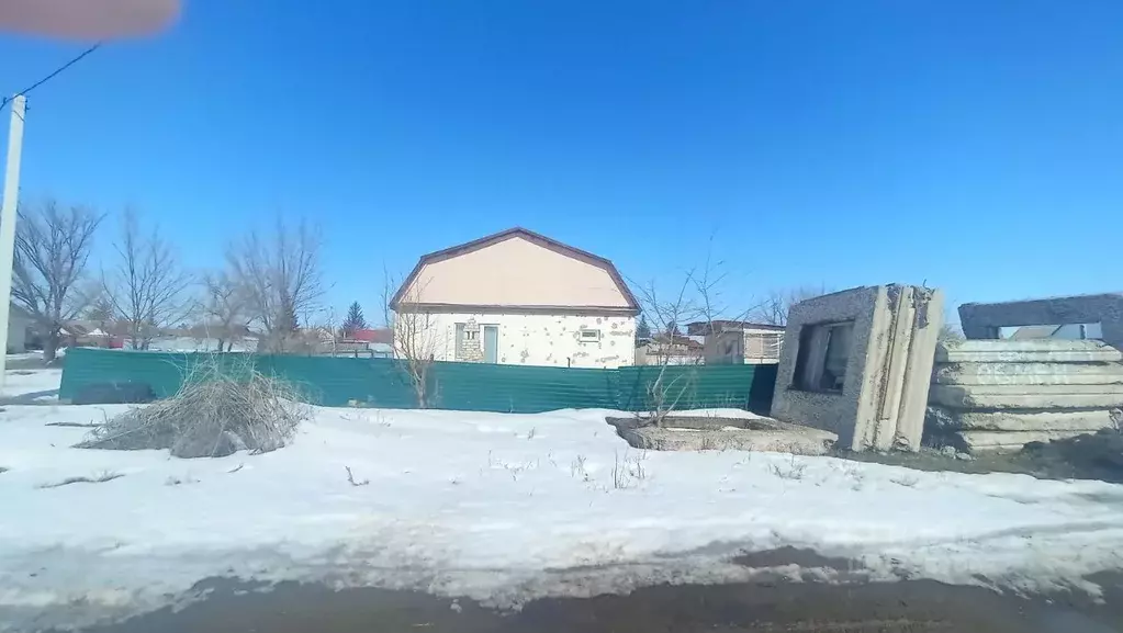 Дом в Саратовская область, Энгельсский район, Новопушкинское ... - Фото 1