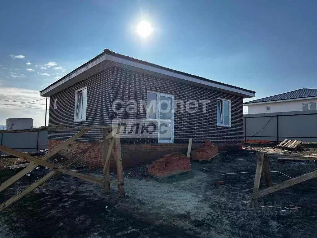 Дом в Курская область, Курский район, Моковский сельсовет, д. 2-я ... - Фото 0