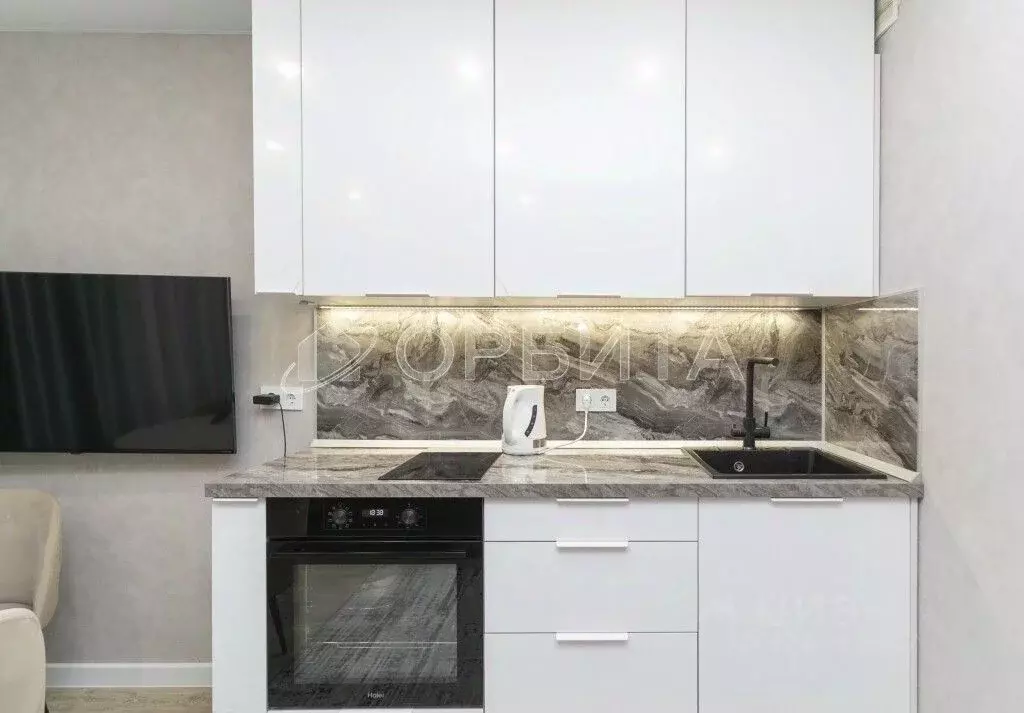 Студия Тюменская область, Тюмень ул. Валентины Трофимовой, 12 (28.8 м) - Фото 1