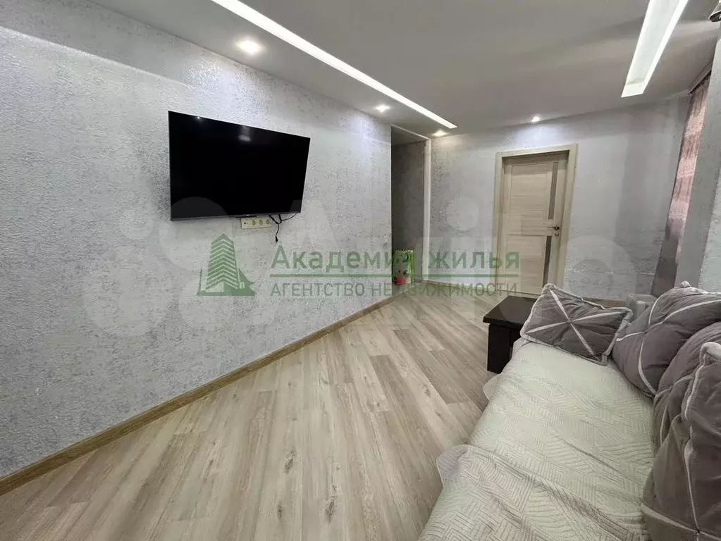 2-к. квартира, 42 м, 1/9 эт. - Фото 1