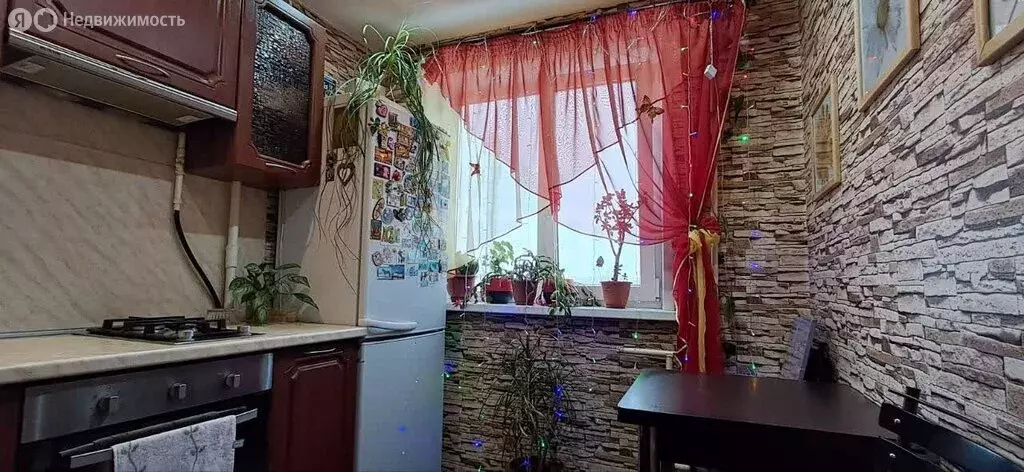 3-комнатная квартира: Озерск, проезд Калинина, 6 (64.2 м) - Фото 1