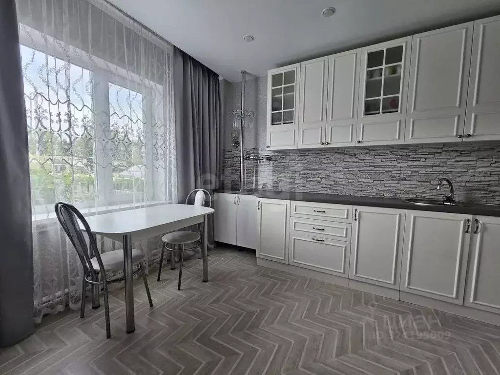 3-к кв. Коми, Сыктывкар городской округ, Верхняя Максаковка пгт ул. ... - Фото 1