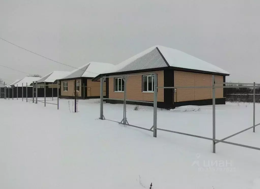 Дом в Белгородская область, Корочанский район, Погореловское с/пос, с. ... - Фото 2