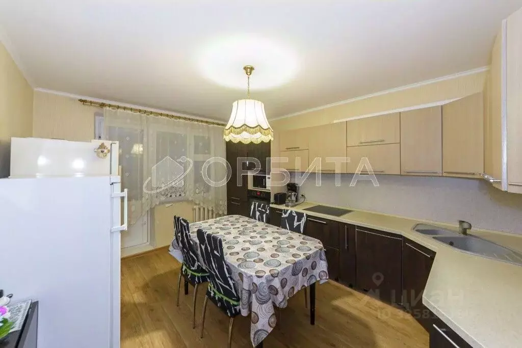 3-к кв. Тюменская область, Тюмень ул. Николая Семенова, 27 (90.3 м) - Фото 2