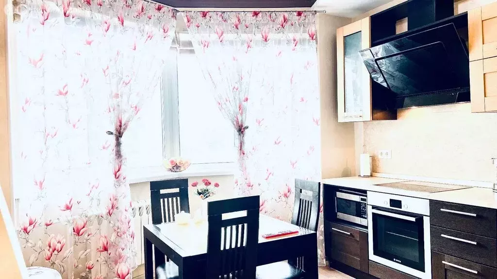 2-комнатная квартира: Хабаровск, улица Истомина, 22А (57.6 м) - Фото 1