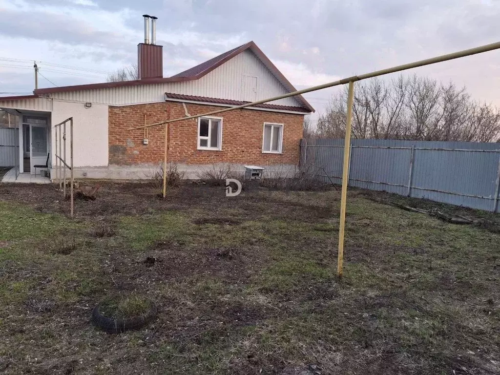 Дом в Саратовская область, Базарно-Карабулакский район, Старожуковское ... - Фото 1