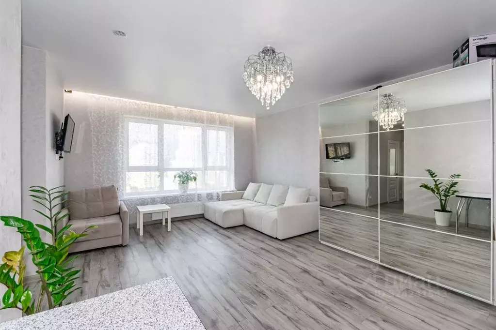 1-к кв. Свердловская область, Екатеринбург ул. Онежская, 4 (49.0 м) - Фото 1