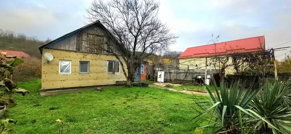 Дом в Краснодарский край, Белореченский район, пос. Южный ул. ... - Фото 1