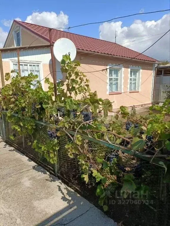 Дом в Крым, Сакский район, Ромашкинское с/пос, с. Колоски ул. Сергея ... - Фото 1