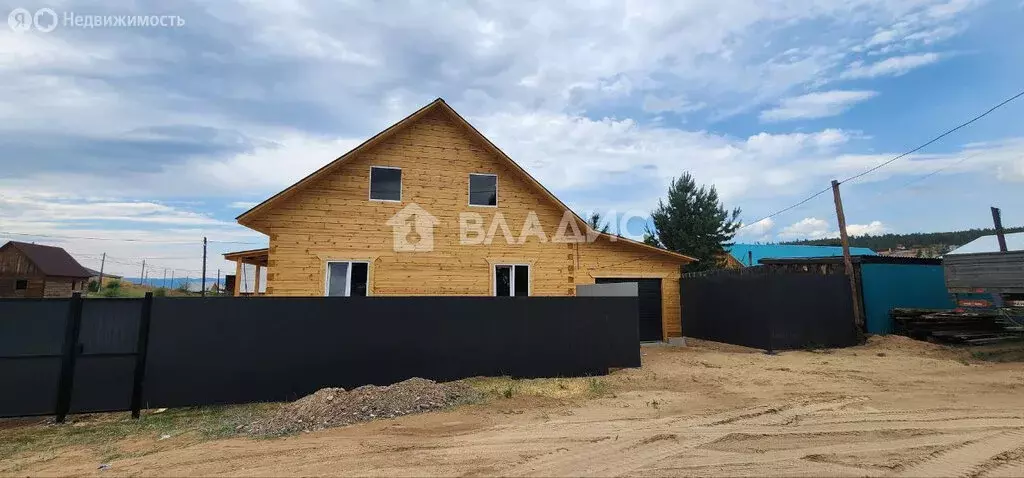 Дом в Нижний Саянтуй, улица Чиркова (218 м) - Фото 0