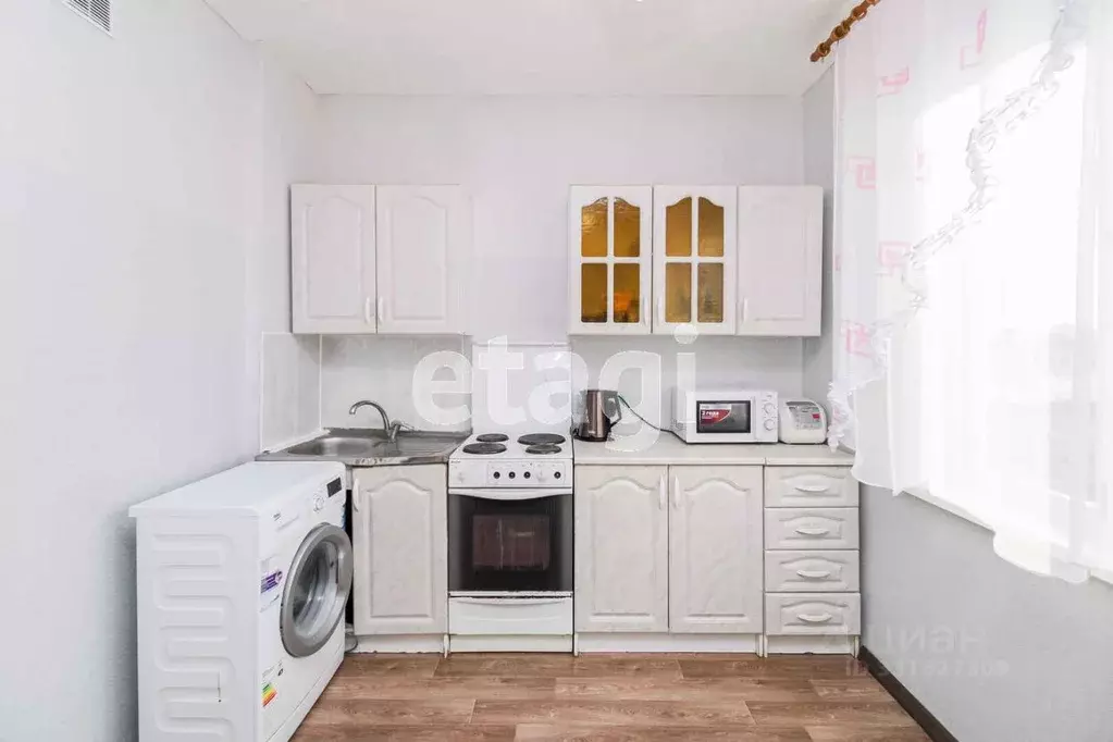 2-к кв. Тюменская область, Тюмень ул. 50 лет Октября, 62Ак2 (59.7 м) - Фото 2