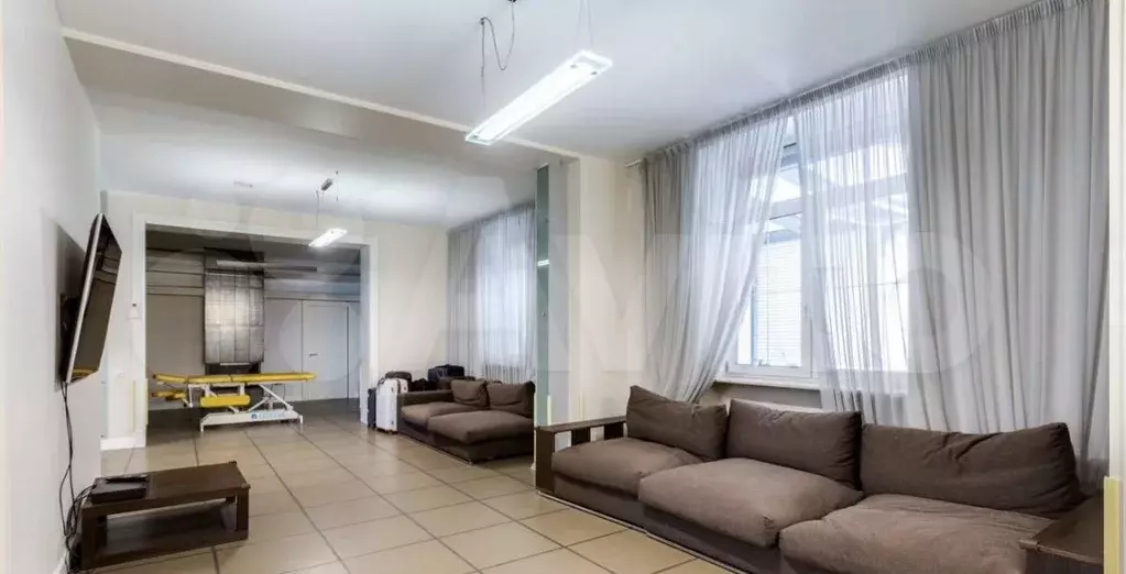 6-к. квартира, 680 м, 3/3 эт. - Фото 1