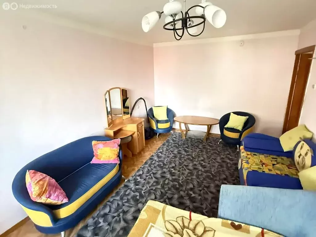 3-комнатная квартира: Ольгинка, 2-й микрорайон, 2 (65.5 м) - Фото 1