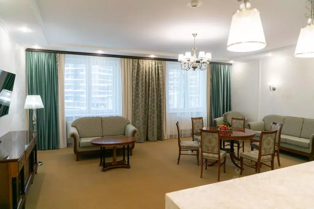 Комната Красноярский край, Красноярск ул. Авиаторов, 19 (100.0 м) - Фото 1