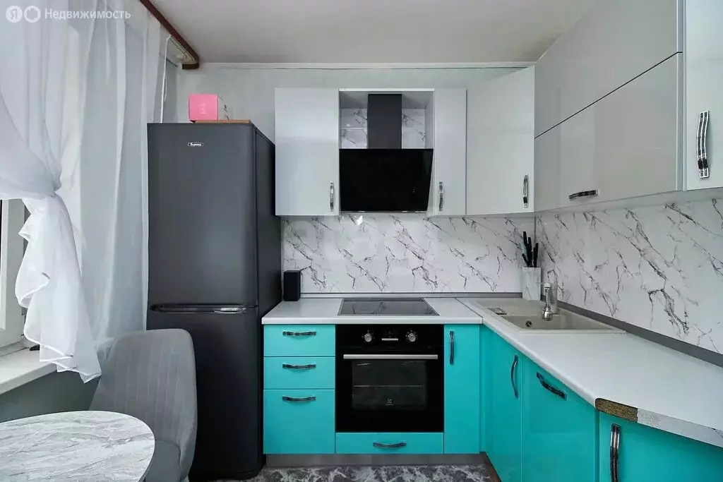 3-комнатная квартира: Тюмень, улица Республики, 223 (89 м) - Фото 1