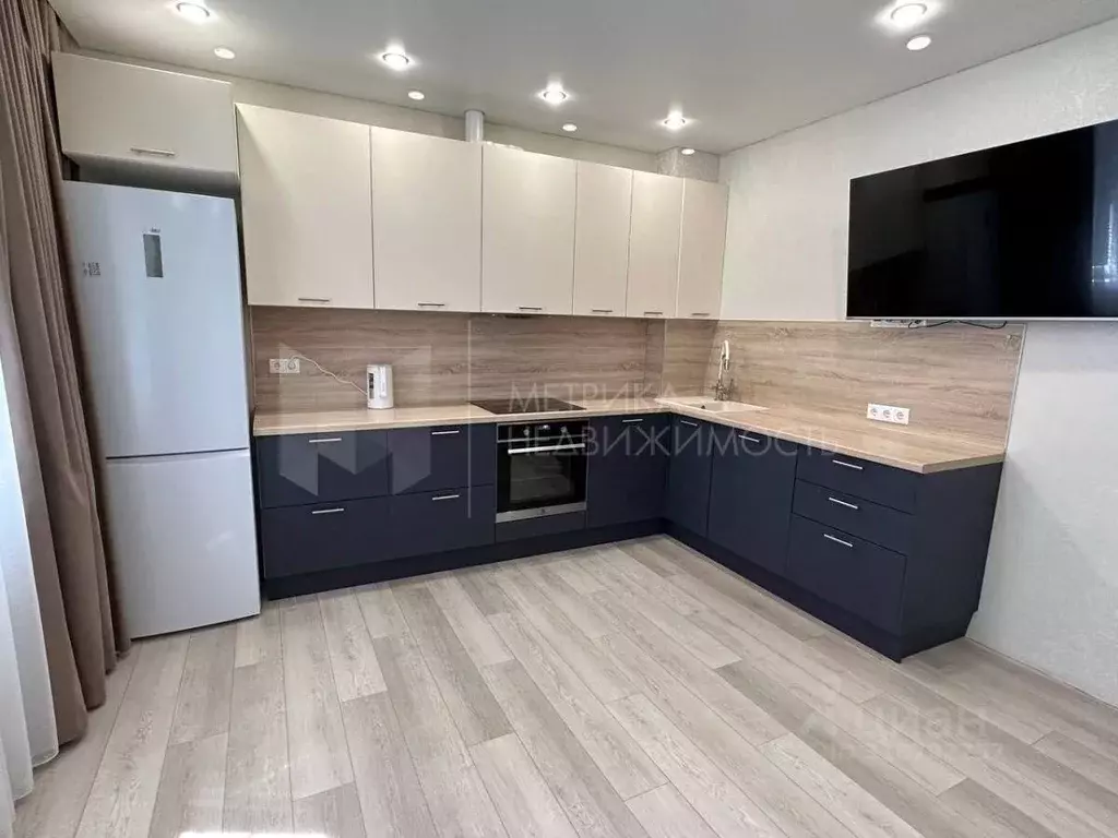 2-к кв. Тюменская область, Тюмень ул. Мельникайте, 36 (65.0 м) - Фото 0