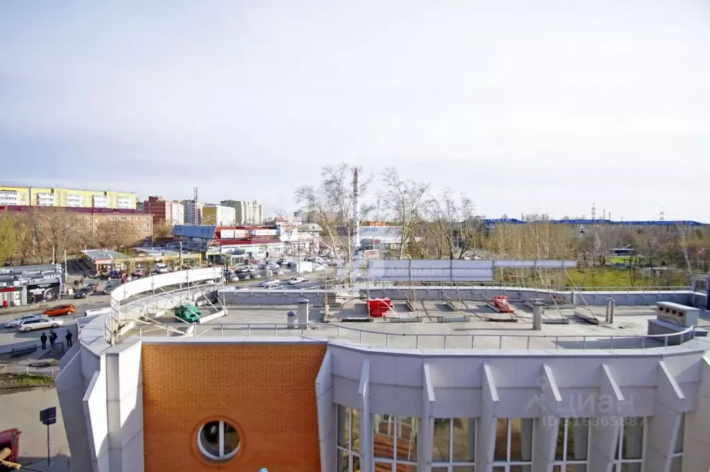 3-к кв. Омская область, Омск просп. Космический, 21 (42.8 м) - Фото 0