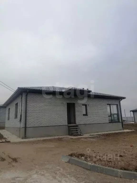 Дом в Саратовская область, с. Усть-Курдюм ул. Подсолнечная, 27 (129 м) - Фото 1