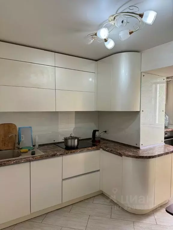 3-к кв. Свердловская область, Екатеринбург ул. Уральских Рабочих, 12 ... - Фото 0