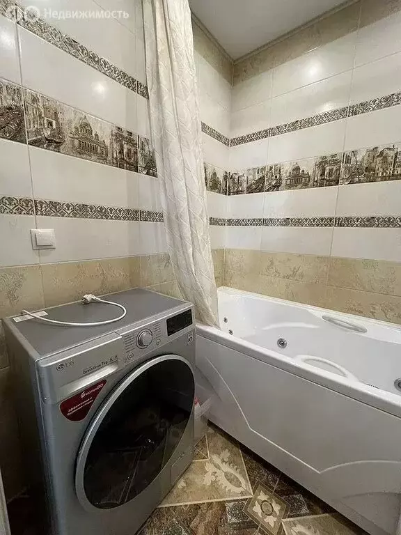 2-комнатная квартира: Тюмень, улица Александра Протозанова, 18к1 (55.6 ... - Фото 0