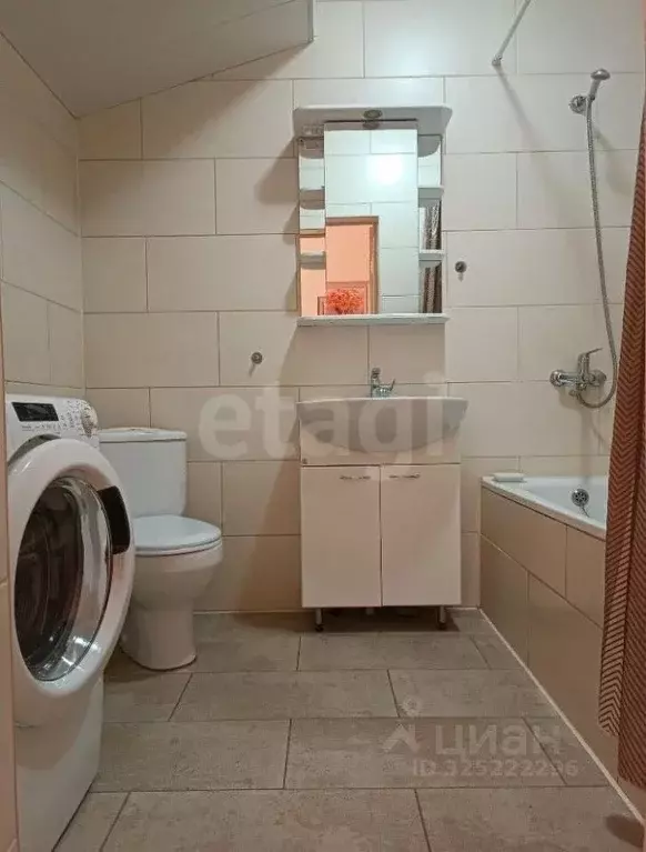 Таунхаус в Адыгея, Майкоп ул. Шовгенова (130 м) - Фото 1