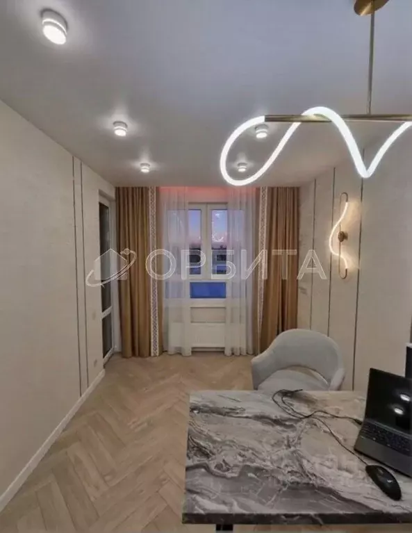 1-к кв. Тюменская область, Тюмень ул. Сергея Свиридова, 5 (36.2 м) - Фото 1