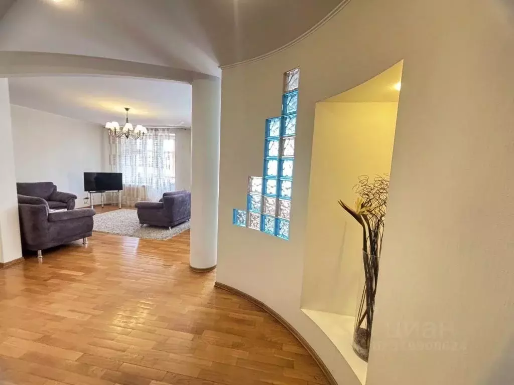 1-к кв. Татарстан, Казань ул. Галиаскара Камала, 55 (130.0 м) - Фото 0
