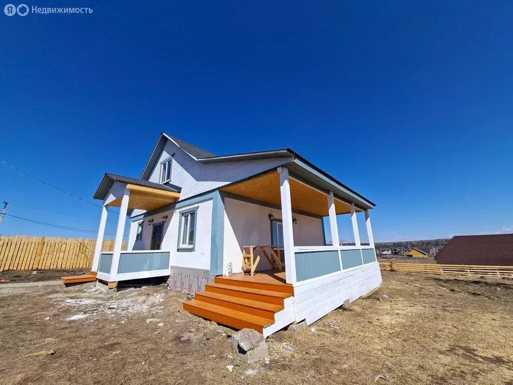 Дом в село Урик, Российская улица (200 м) - Фото 1
