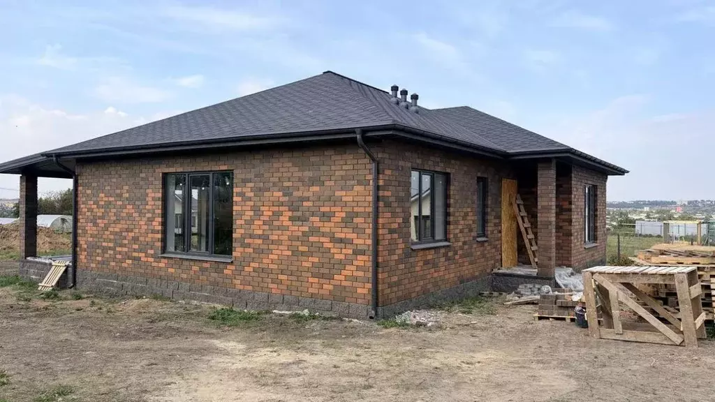Дом в Белгородская область, Белгород пер. 2-й Дарницкий, 30 (130 м) - Фото 1