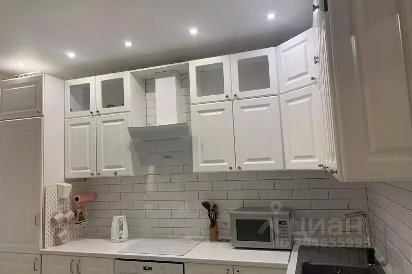 1-к кв. Татарстан, Казань ул. Рауиса Гареева, 100 (33.0 м) - Фото 1
