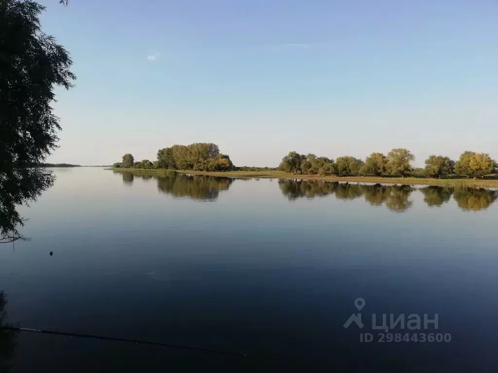 Дом в Астраханская область, Камызякский район, с. Алексеевка ... - Фото 1