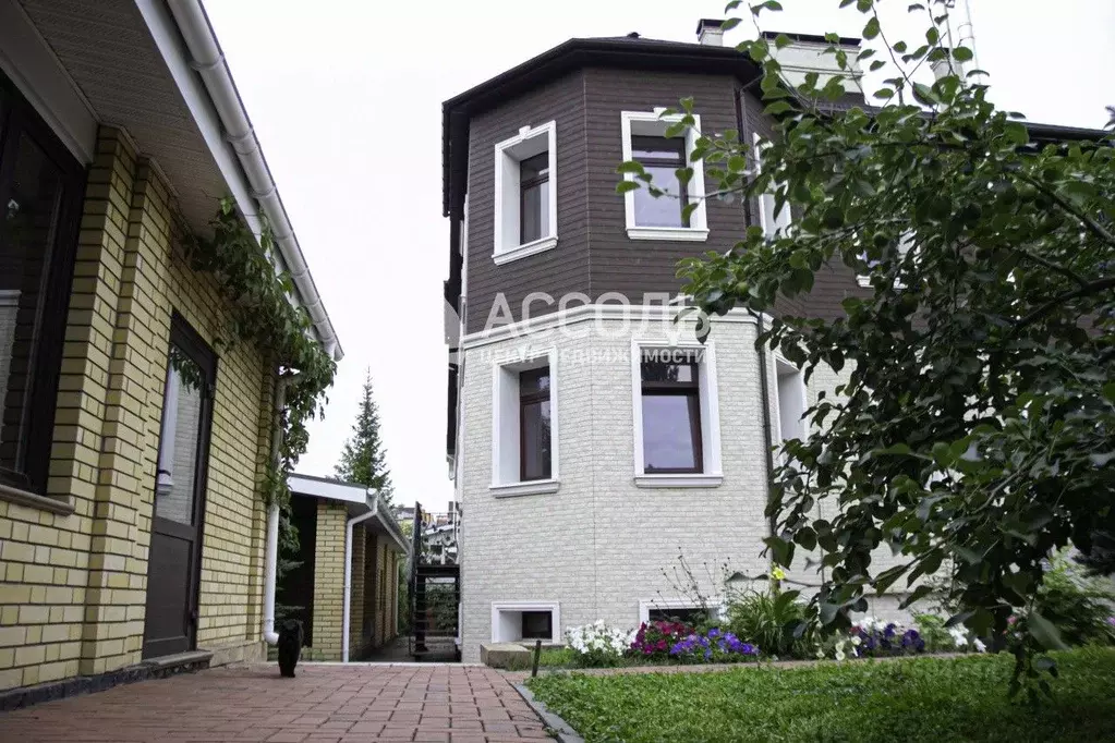 Коттедж в Омская область, Омск Старгород мкр, ул. Нагибина, 38 (498 м) - Фото 1