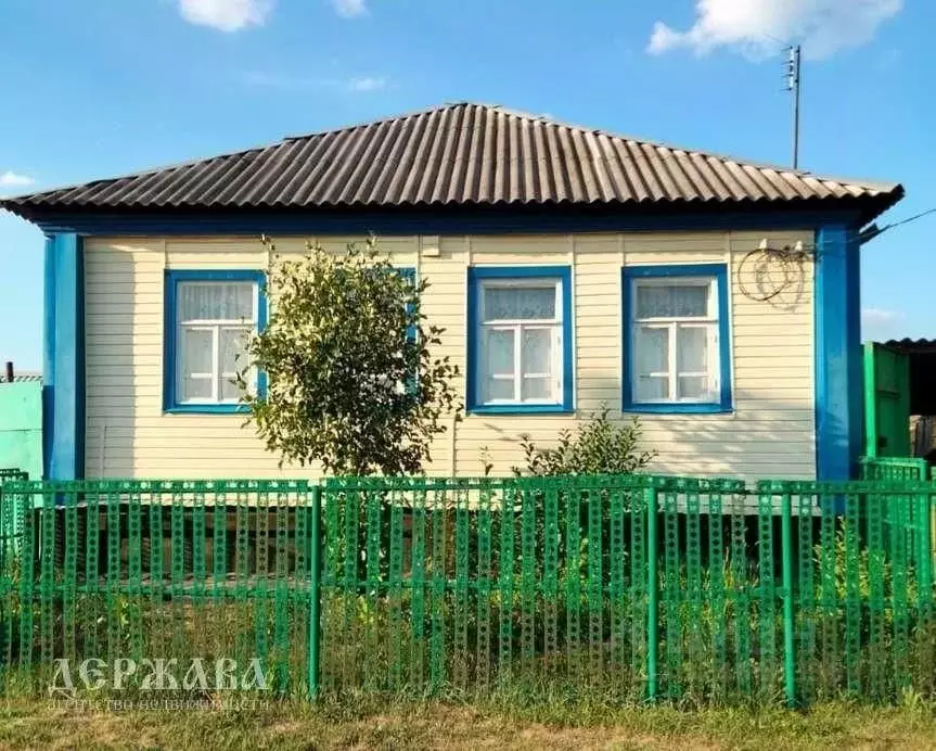 Дом в Белгородская область, Старооскольский городской округ, с. ... - Фото 1