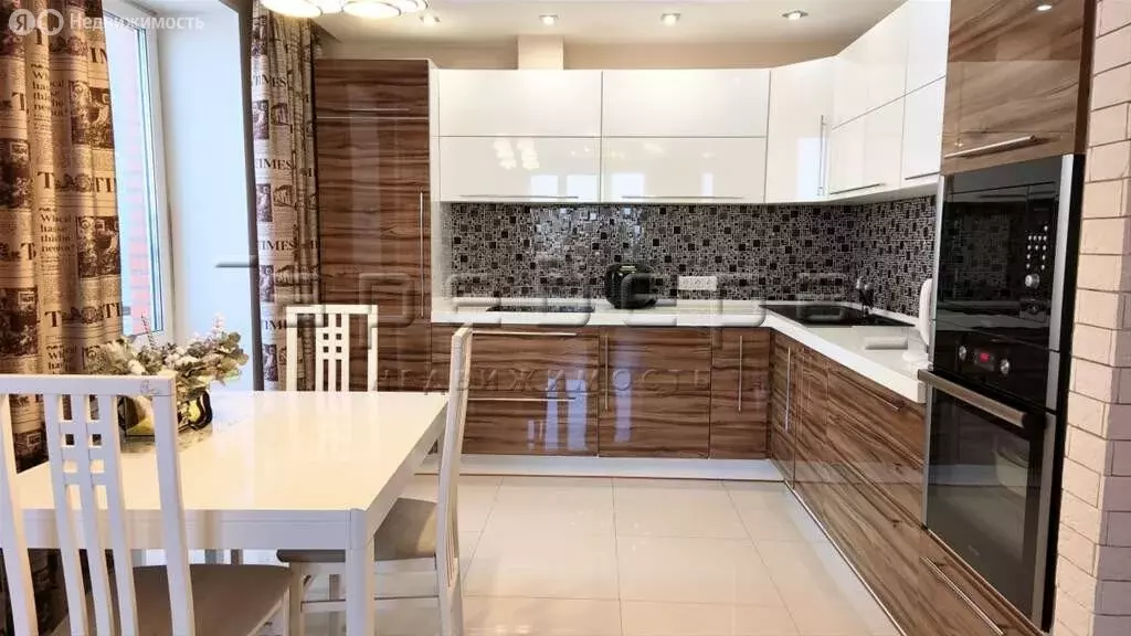 3-комнатная квартира: Красноярск, улица Чернышева, 4 (82 м) - Фото 1