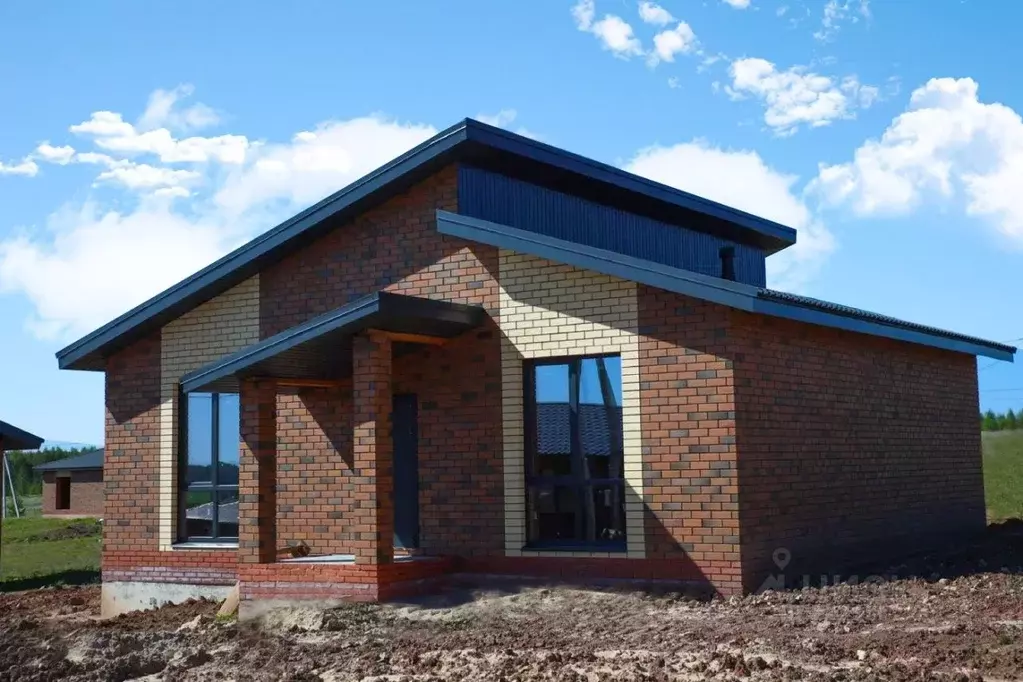 Дом в Татарстан, Зеленодольский район, Большекургузинское с/пос, с. ... - Фото 1