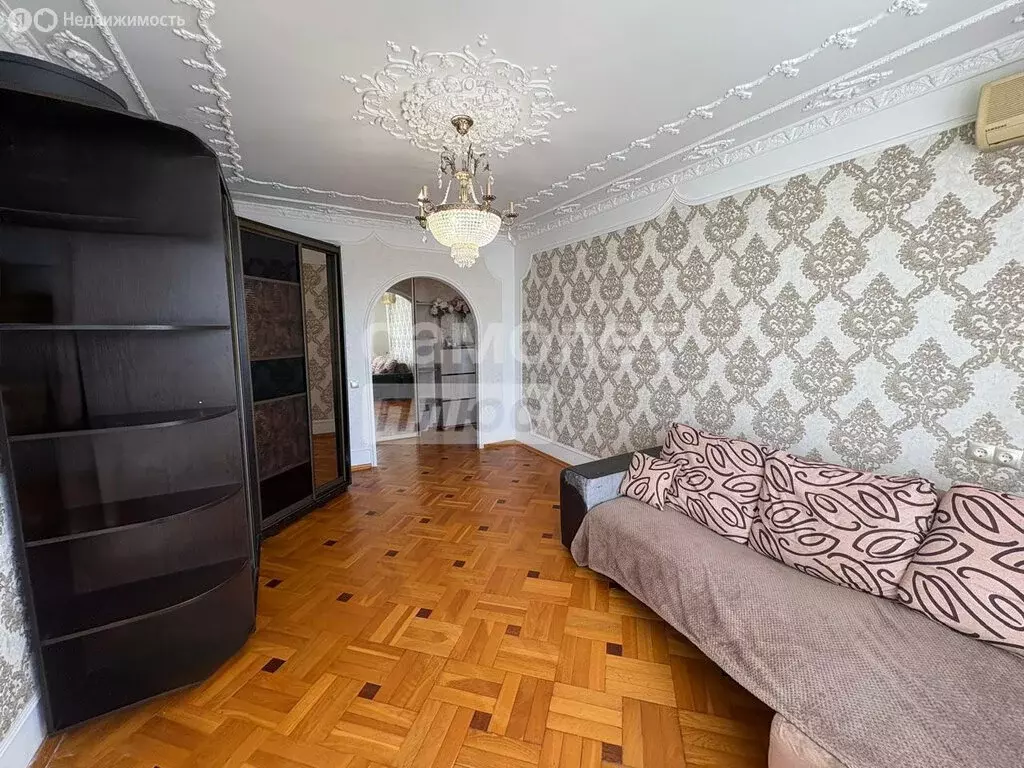 3-комнатная квартира: Оренбург, улица Конституции СССР, 3 (68 м) - Фото 1