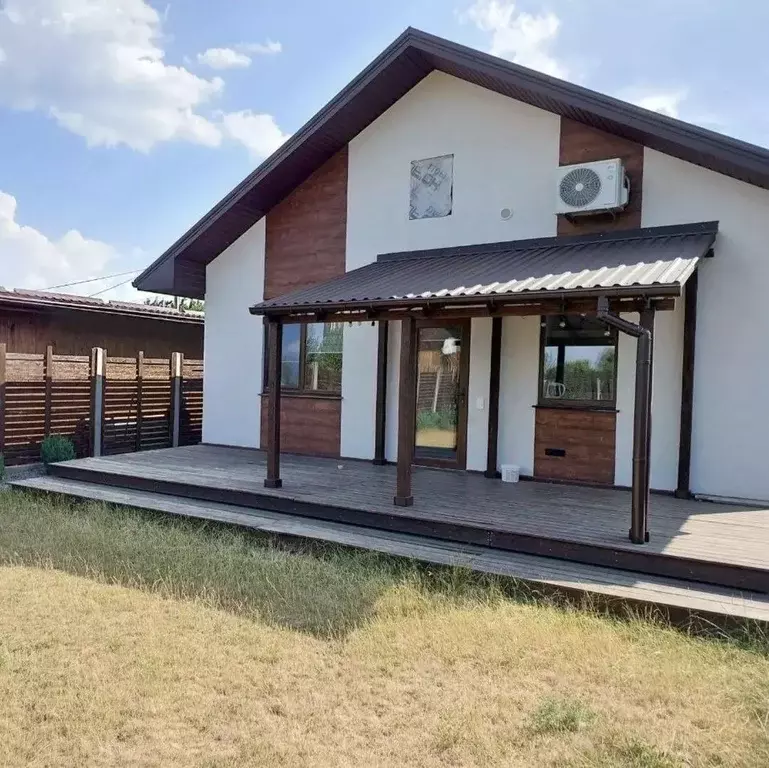 Дом в Краснодарский край, Динская ст-ца пл. Фонтанная (108 м) - Фото 0